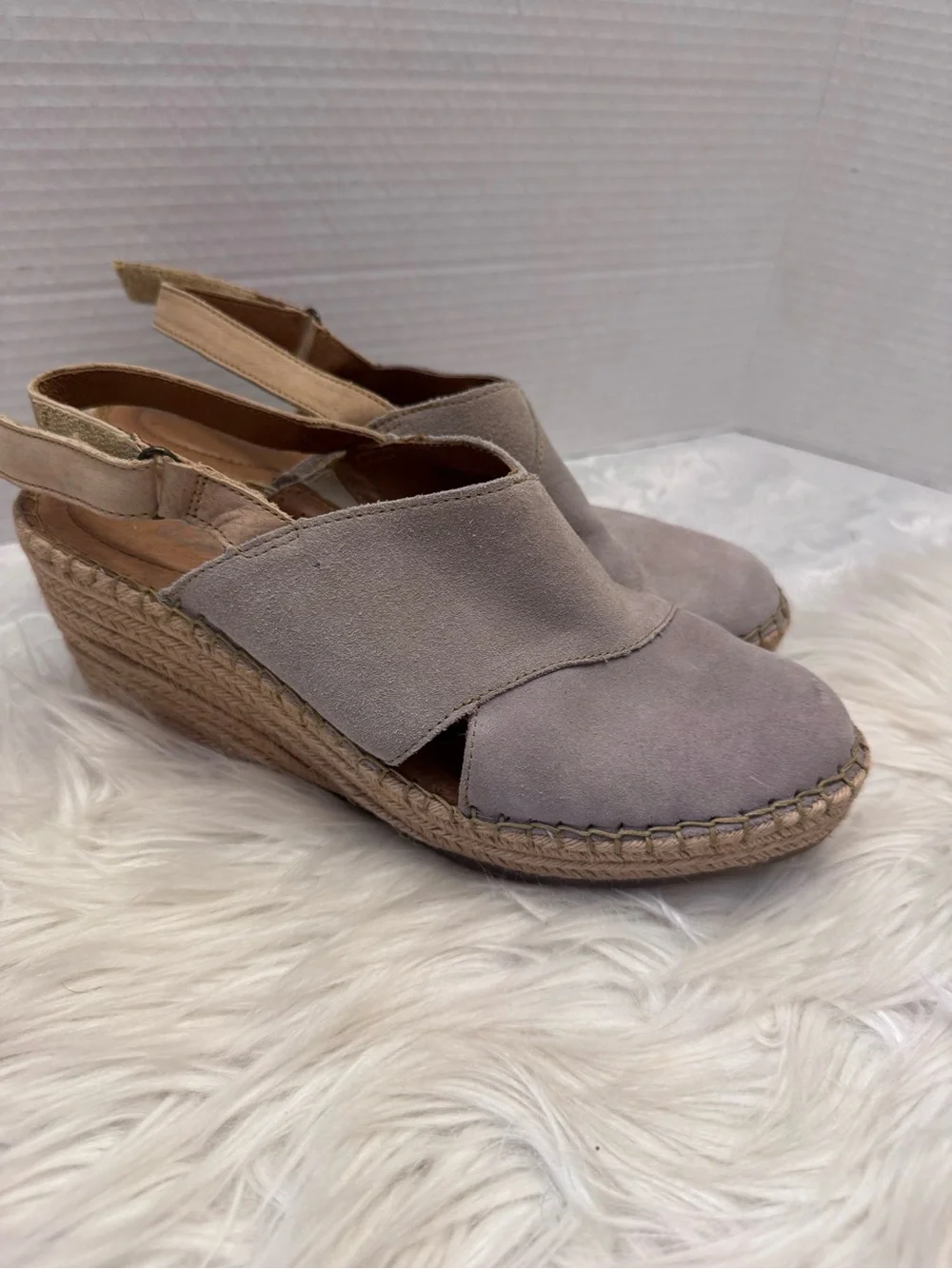 Born Size 9 Closed Toe Slingback Wedge Espadrille Heels Comfort Shoe Suede